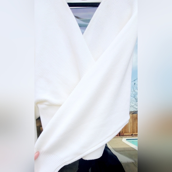 Love Tree Criss-Cross Cozy Soft White Knit Sweater Long Sleeve V-Neck - Size XL - Picture 8 of 13